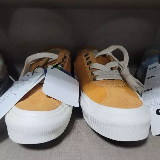 완전 이쁜데 사이즈가 좀 큽니다. 그래서 한사이즈 낮췄더니 괜찮네요.