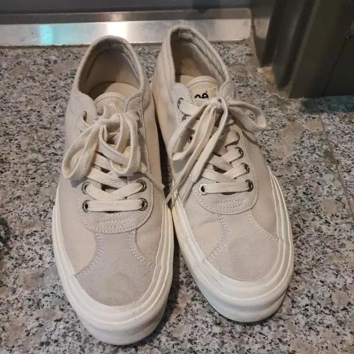 아디다스 독일군을 가기엔 너무 흔해서이걸샀는데결국 독일군을샀다는 후기..신으면발이