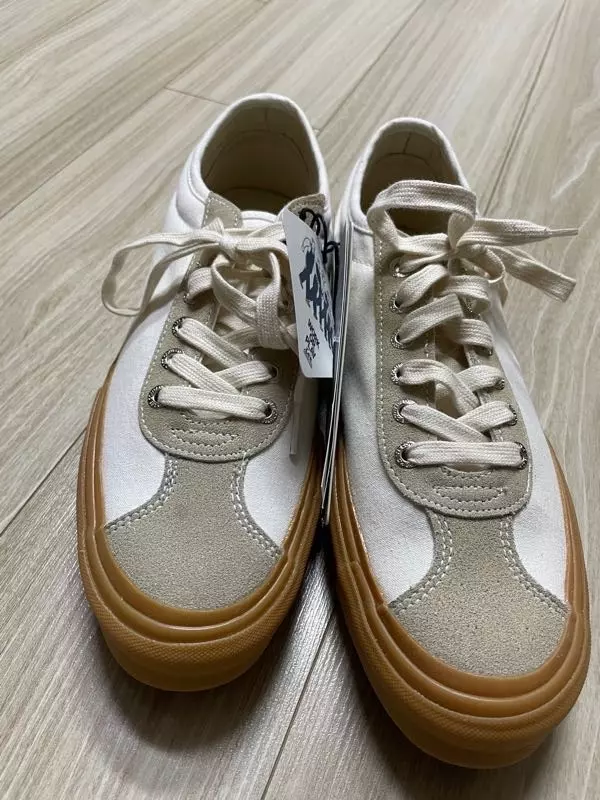 사진보다 훨신 색감도 이쁘고 발높이가 있는편안데 넓어서 좋아요