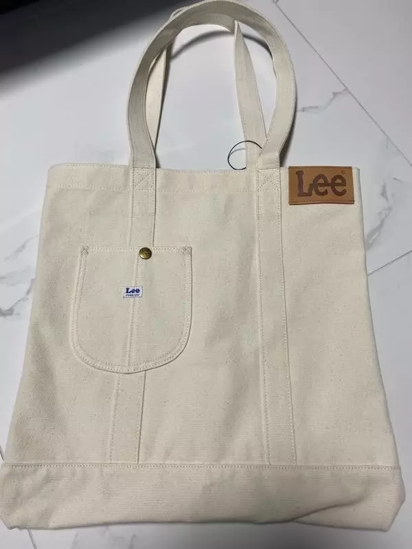 디자인이 심플하니 예뻐요. 사이즈가 생각보다 크네요.