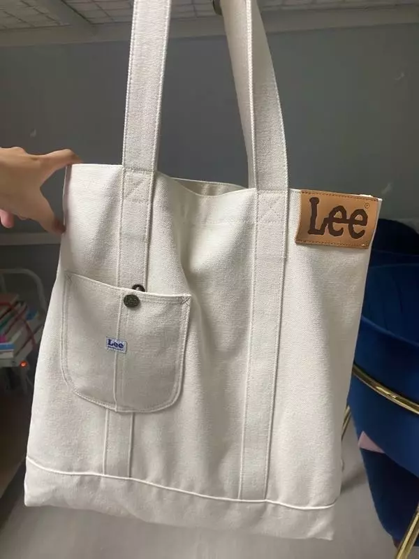 물건을 자주 잃어버리는 편인데 각 주머니에 물건 자리 정해주니 가방 뒤적거리면서 물