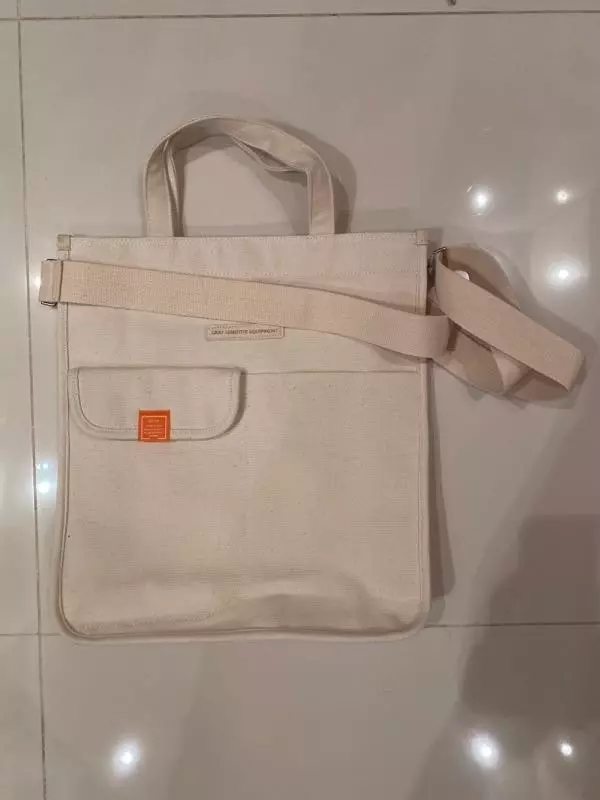 조금 크다고 느낄 수 있어서 큰 에코백 원하시면 이거 추천이요!