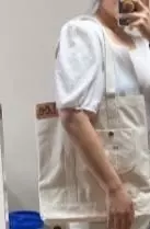 아주 크고 편하고 좋아요 천도 짱짱하니 무거운거 넣어도 찢어질까 걱정 안됨