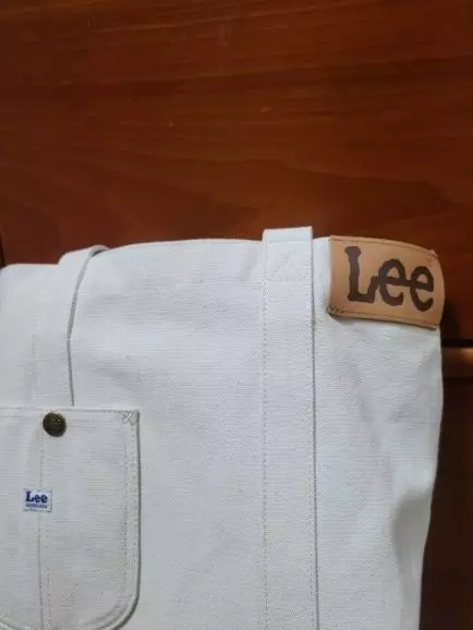 받고보니  크다는느낌이 컸는데 막상이것저것넣고 편하게들고다니기에는 정말좋더라요