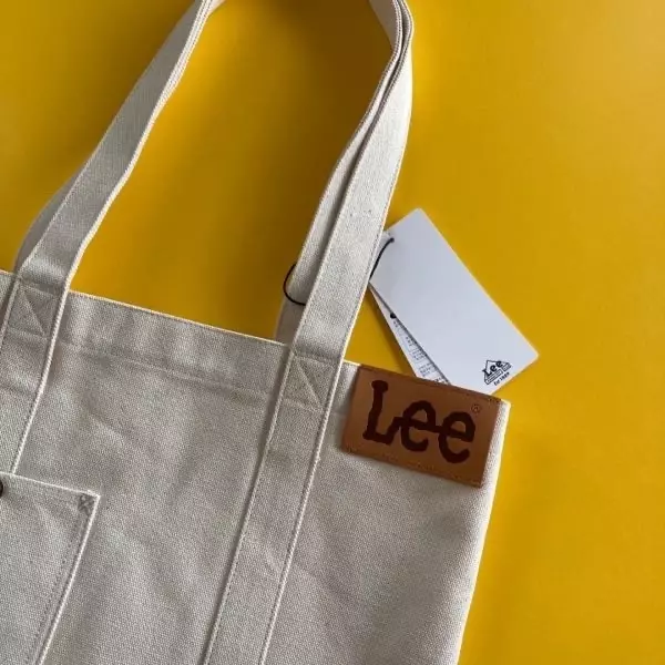 여자친구랑 커플로 매려고 샀어요. 아주 좋아해서 블로그에도 올렸네요.. 감사합니다