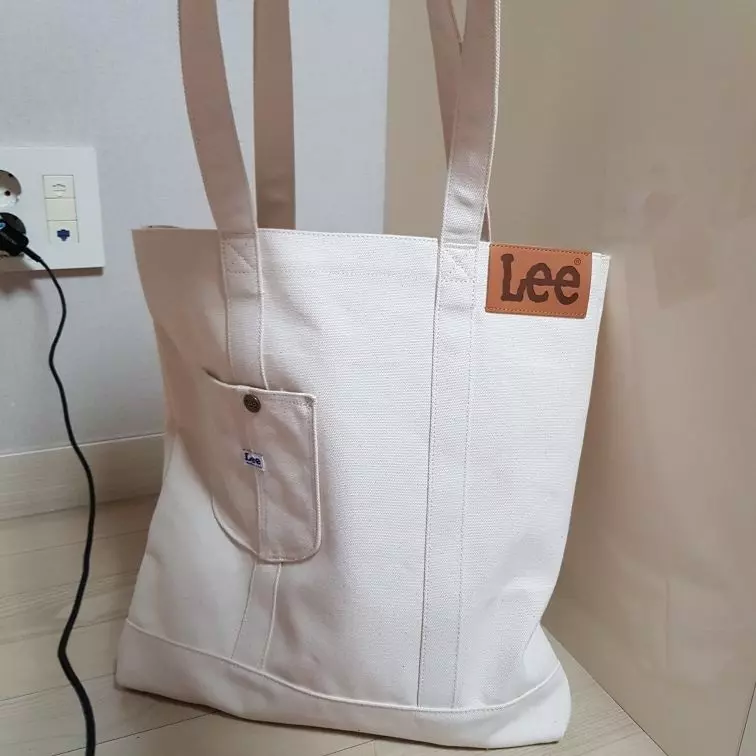 생각보다 크긴한데 큰대로 좋아요. 깔끔하니 이쁘고 튼튼합니다.