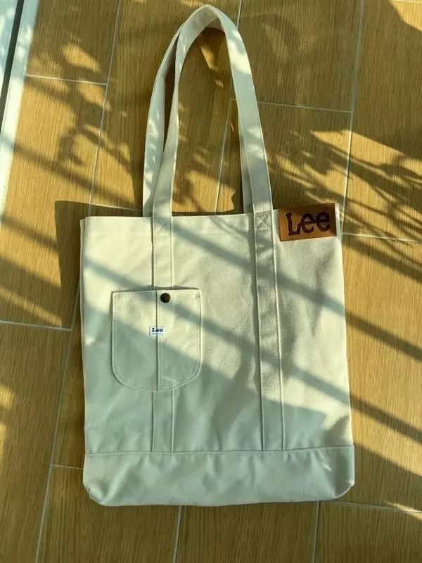 색도 이쁘고 생각보다 커서 좋아요 새거냄새가 나서 좀 그렇긴한데 좋아요