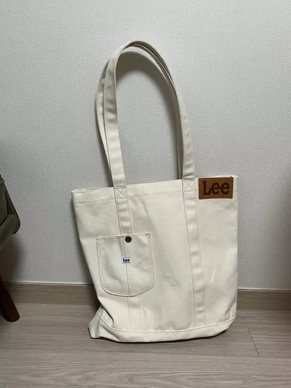 사진이랑 똑같이 예쁘고 탄탄하고 공간 넉넉해요!