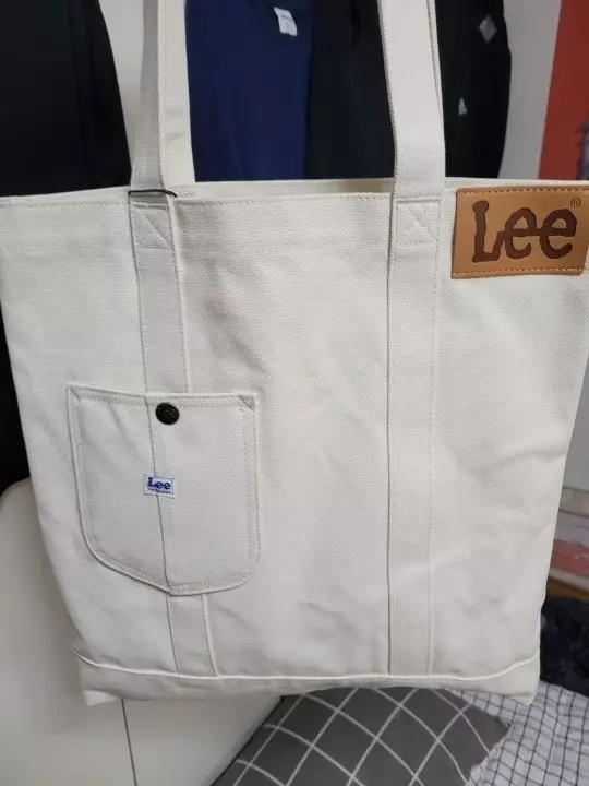 배송도 빠르고 제품도 만족합니다.크기도 넉넉하고 색감도 이뻐요.