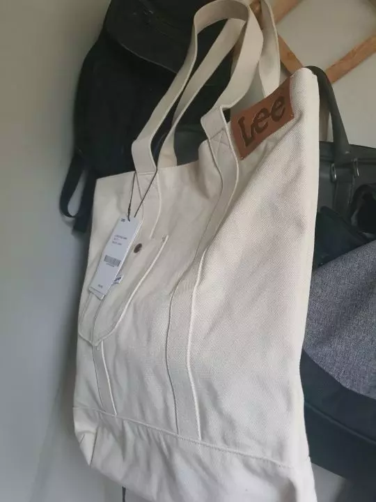 생각보다 커서 놀랐지만 좋은거 같습니다 추천합니다