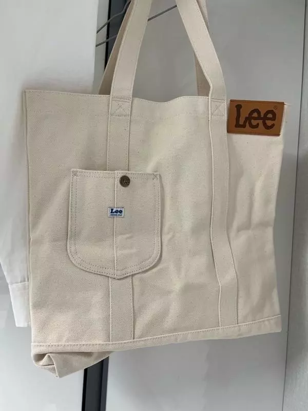 생각했던 것보다 크기 엄청 커요! 보부상 전용 가방입니다. 두께가 있어서 노트북처럼 