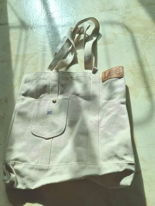 에코백 교체시기가 되어서 주문했는데 마음에 들어요! 어떤 옷이든 어울림