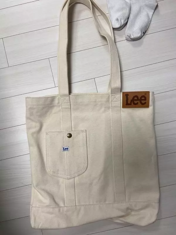 예뻐요 조금 색이 누렇고 납작한데 느낌있어요 좋네요