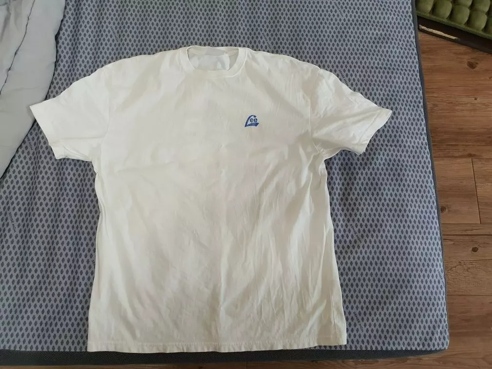 싼가격에 잘산거 같습니다.사이즈는 오버핏으로 크게 나왔어요