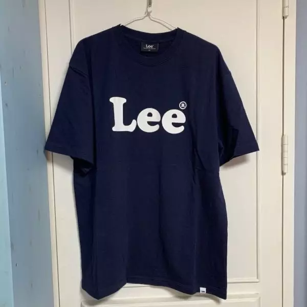 빈티지 로고라는데 넘 예뻐요XD색깔도 선명하고 핏도 예쁩니다