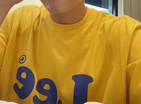 여름에 어울리는 밝은 색깔 옷 찾고 있었는데 예쁜 노랑이라 만족합니다 ㅎㅎ