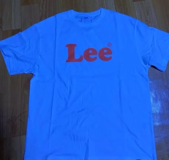 사진은 왜이렇게 파랗게 나왔는지.. ㅋㅋ생각보다 얇아서 시원하고 색감 엄청 예쁩니다