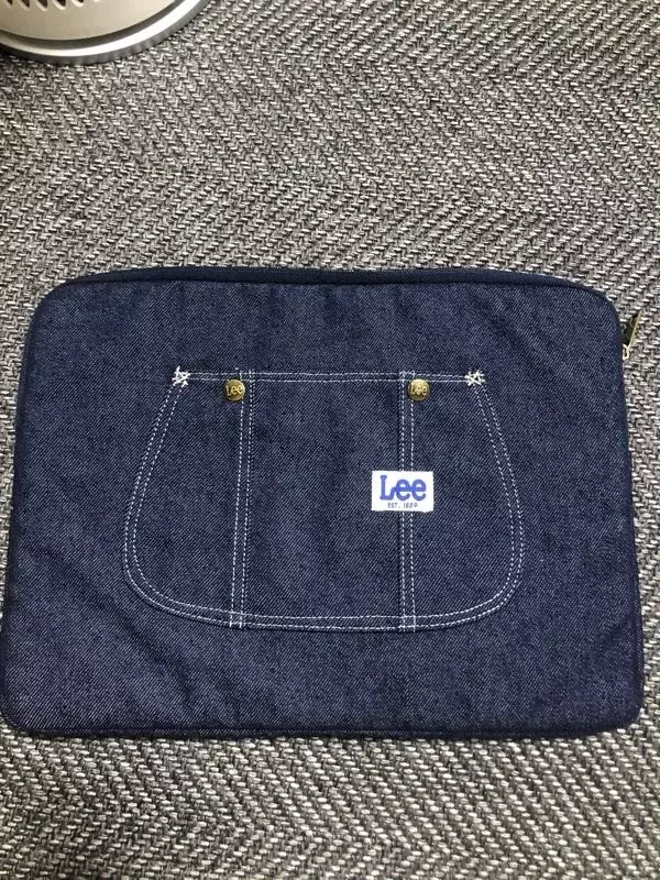 빈티지하몀서도 트렌디한 오묘한 클러치입니다