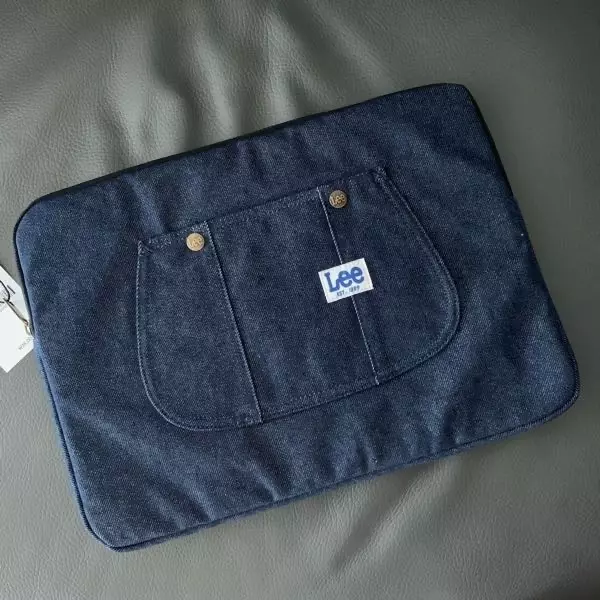 실물은 조금 더 찐한데님이고요 이염만 안된다면 완벽할것같아요 이뻐요