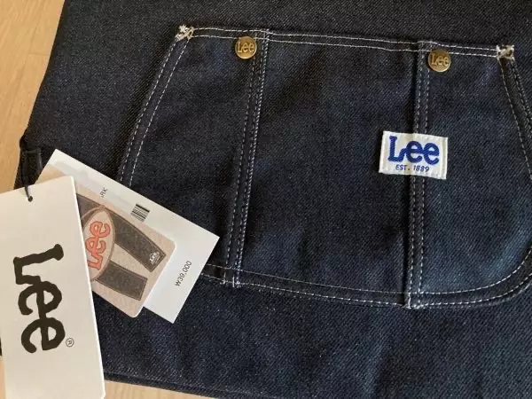 디자인 보자마자 너무 맘에 들어서 샀는데 안감도 생각보다 두껍고 그램15인치 쓰는데 