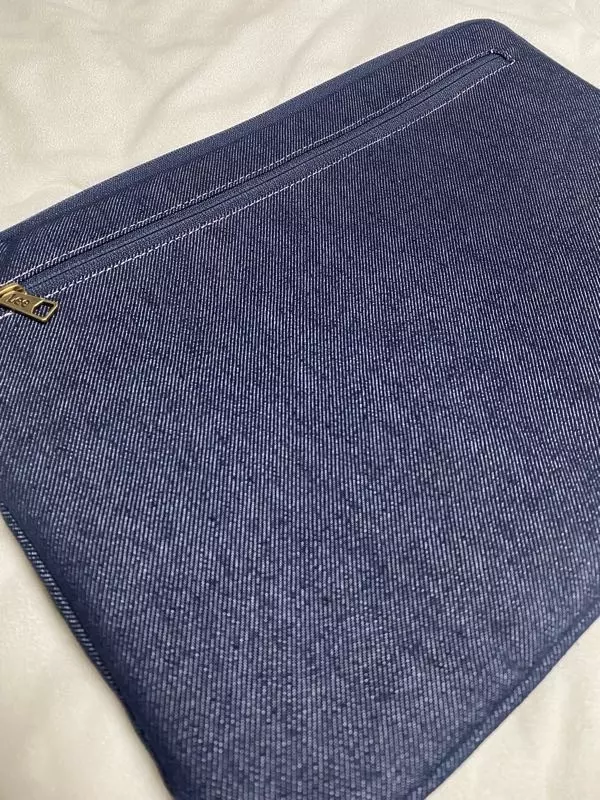 색감도 너무 예쁘고 빈티지 감성으로 들고 다니기에 너무 좋아요! 앞뒤로 수납 공간도 