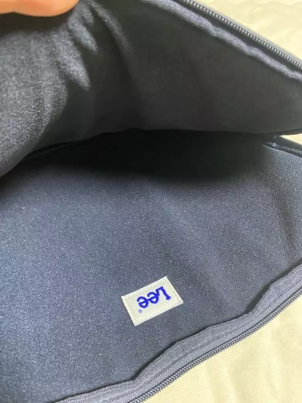 색감도 너무 예쁘고 빈티지 감성으로 들고 다니기에 너무 좋아요! 앞뒤로 수납 공간도 