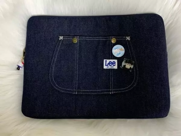 뱃지 달아서 꾸미니까 더 귀엽네요 폭신폭신하고 잘 쓸 것 같아용