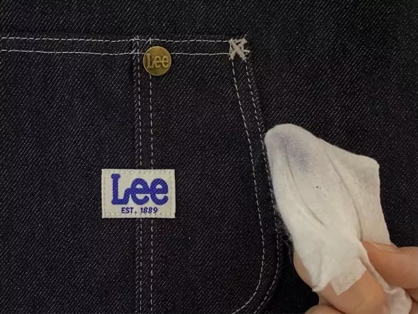 색감은 되게 진하고 찐청같아요! 맥북에어 13인치는 넉넉하게 들어가는 정도고 아이패드