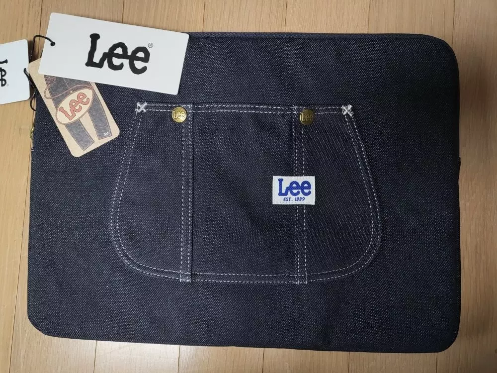 너무 좋아요 진짜 ㅜㅜ 색 고민을 사실 별로 안 하고 샀어요 이게 너무 예뻐서 ㅎㅎ 완