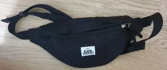 기본 디자인에 들고 다니기 무난하고 가벼워서 좋아요