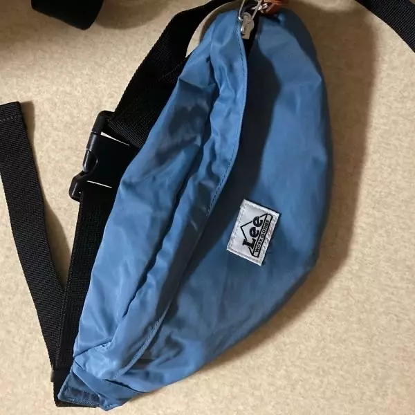 운동할때 메려고 구매했어용 색감 이쁘고 적당해요