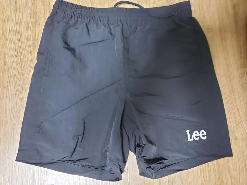 생각만큼의 길이였는데 허리가 약간 타이트합니다!