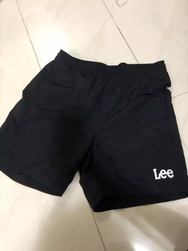 예뻐요 재질도 바스락하니 좋고 시원해요 딱 제가 원하던 반바지~~