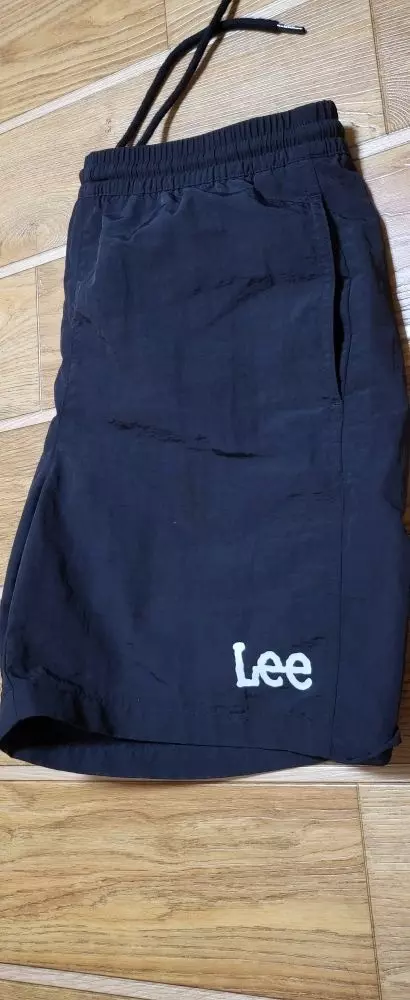 여름에 사서 편하게 가을까지 입었습니다. 후줄근하게 입어도 완전히 백수같진 않습니다