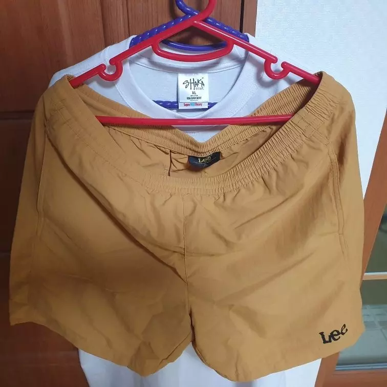 굿ㅎㅎ생각했던 색보다는 살짝 어두운 컬러지만여름에 입기 좋습니다^^