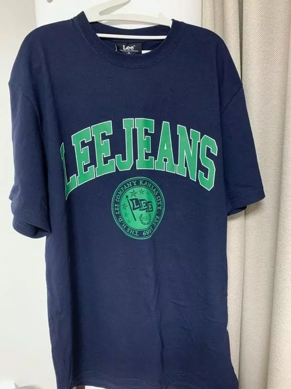 사진하고 똑같아요  색깔대비 남색과 녹색이 잘어울리구요 포인트도 괜찮아요 무엇보다