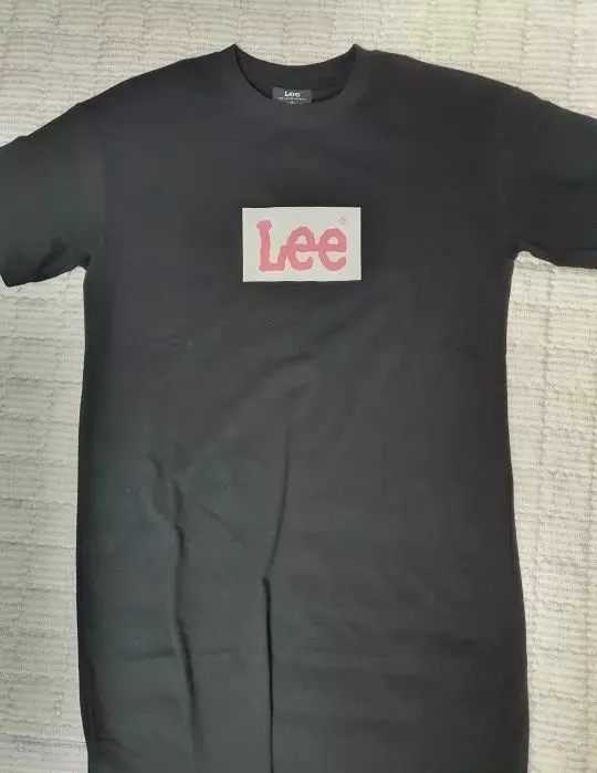 거의 발목까지 오는 길이에요. 소재도 부드럽고 입기편해요.