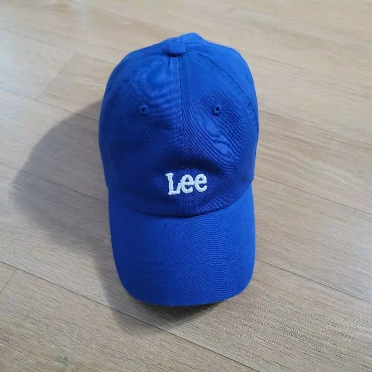 색이 제가 좋아하는 쨍한 파란색이여서 좋아요. 자주 쓸 것 같아요.