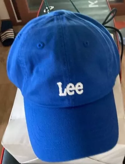 파란모자 구하다가 리보고 바로 구매했습니다.단색과 흰로고로 무난히 이쁩니다.