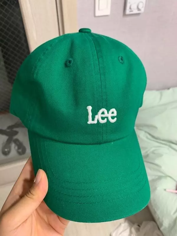 사진이랑 거진 똑같은 색감이에요!! 너무 맘에 들어요ㅠㅠ 로고 크기도 딱 예쁘고 깊이