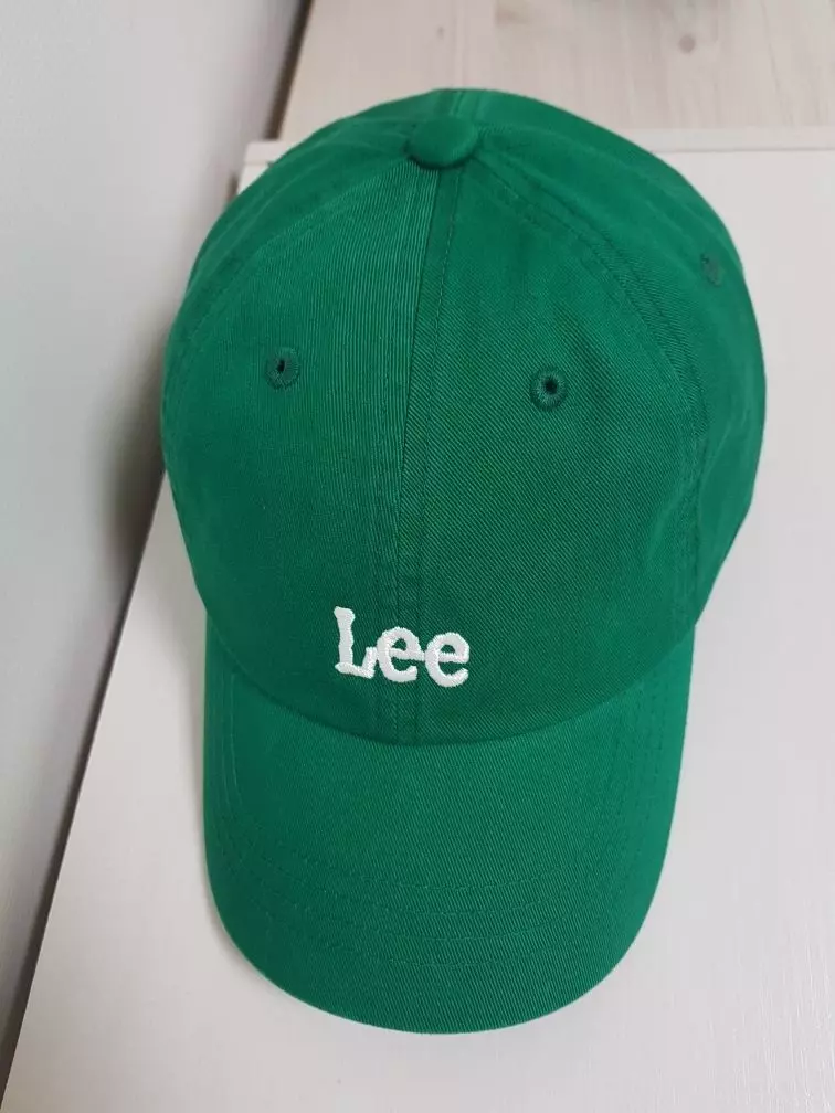 생각보다 많이 밝고 깊이가 짧은 편이에요. 그래도 만족해요.