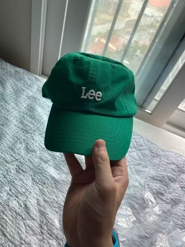 색상은 상품 정보와 동일하고 생각보다 깊어서 이뿌게 쓸 수 있을 것 같네요 !