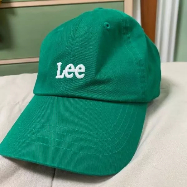 요즘 이 컬러에 꽂혀있는데 딱 원하는 컬러의 모자여서 바로 보자마자 주문해버렸습니다