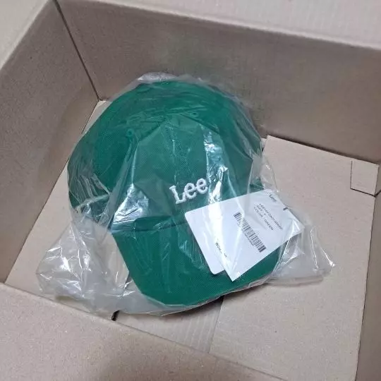 포인트색상볼캡이 필요해서 찾아보다가 마침 세일중이길래 사 본건데 기대보다 훨씬 마