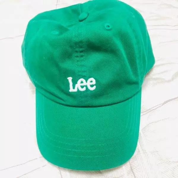 생각보다 진한 색감이라 손이 잘 안 가기는 하지만 잘 쓰면 이쁠 듯