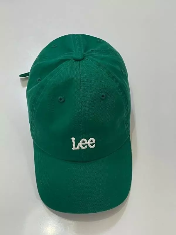 초록색으로 포인트 주려고 구매했습니다. 활용도도 좋고 로고도 크지 않아서 마음에 들