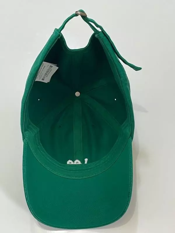 초록색으로 포인트 주려고 구매했습니다. 활용도도 좋고 로고도 크지 않아서 마음에 들