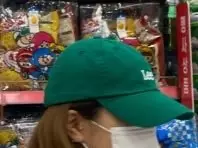 사진보다 쨍하고 맑은 초록색이에용 새마을운동이 생각나지만 귀엽습니당ㅎㅎ 모자 핏도