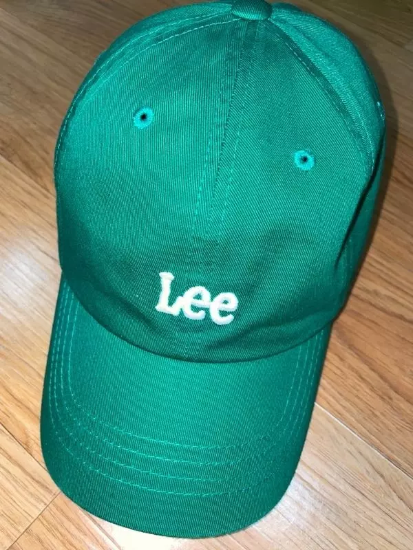 이쁘요 이쁘요 짱짱 잘 쓰고 다닙니다! 크기도 적당합니다