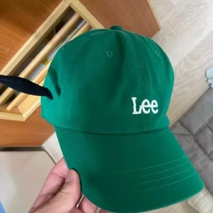 색감도 사진이랑같고 모자 핏도 이쁘게 잘 나왔습니다